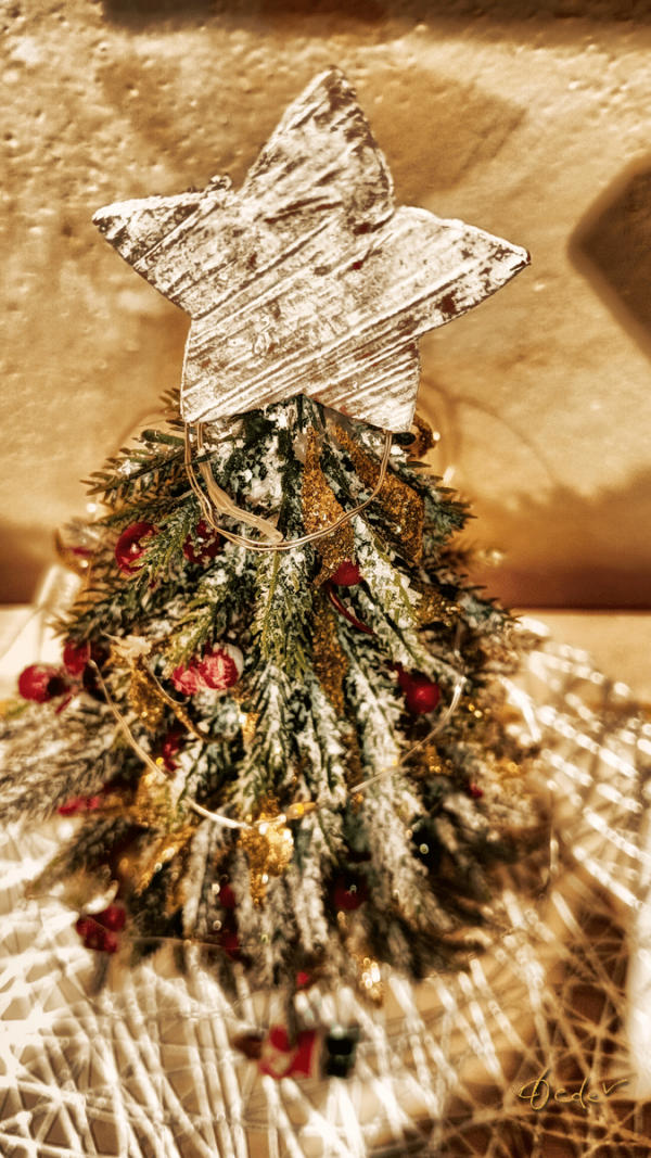 Albero natalizio decorato - immagine 6