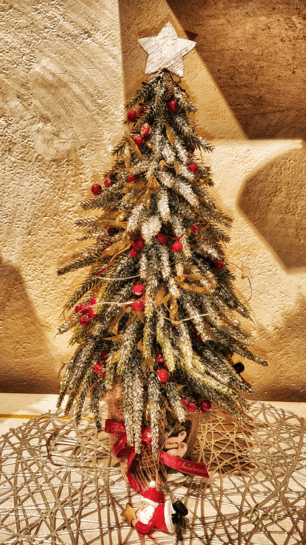 Albero natalizio decorato - immagine 2