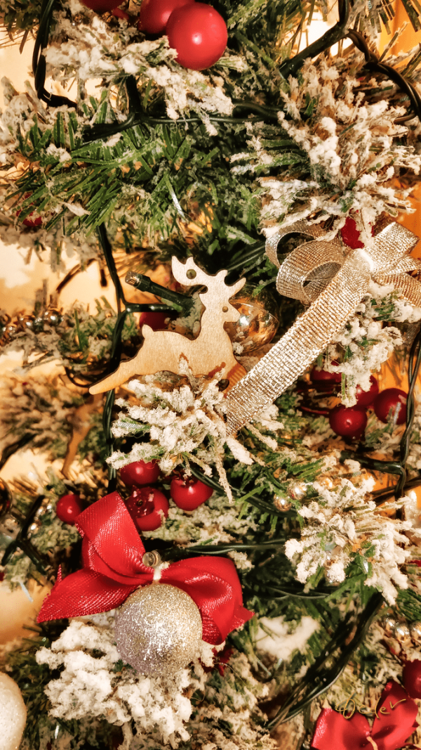 Albero natalizio decorato - immagine 11