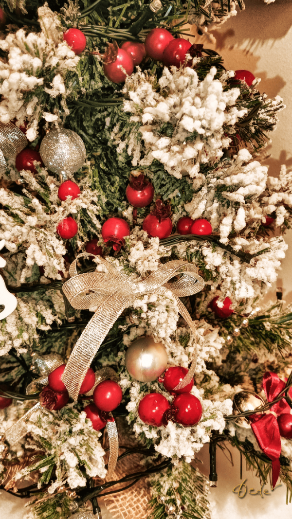 Albero natalizio decorato - immagine 4