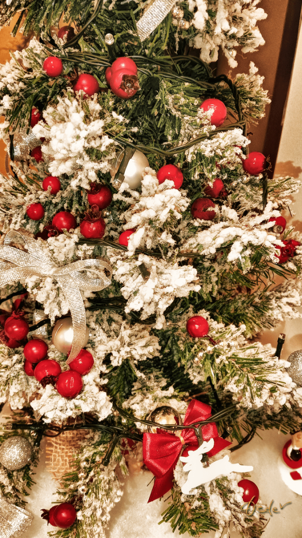 Albero natalizio decorato - immagine 12