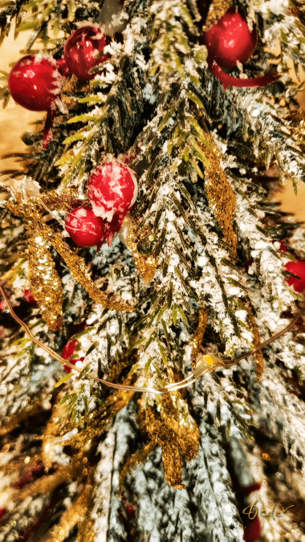 Albero natalizio decorato - immagine 3